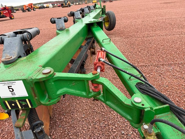 john-deere-2810-image-8