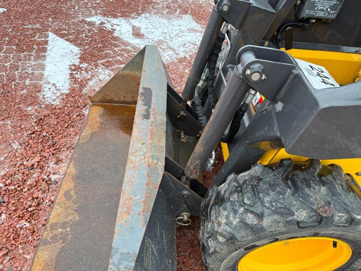 new-holland-ls120-image-11