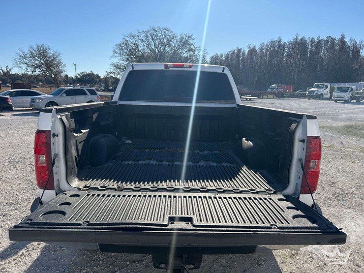 2014-chevrolet-silverado-2500hd-image-19