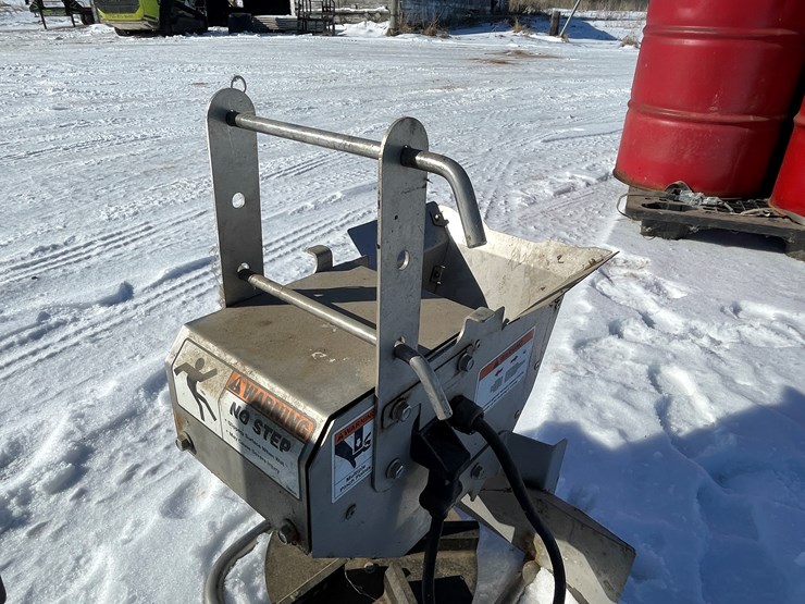 #4945-•-bobcat-mi-spreader-sp13-salter-attachment-image-16