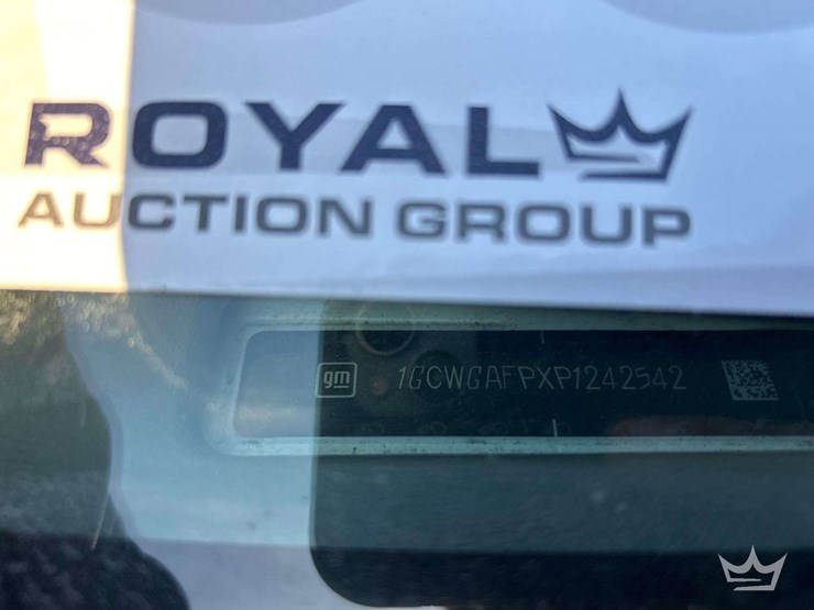 2023-chevrolet-express-2500-image-5