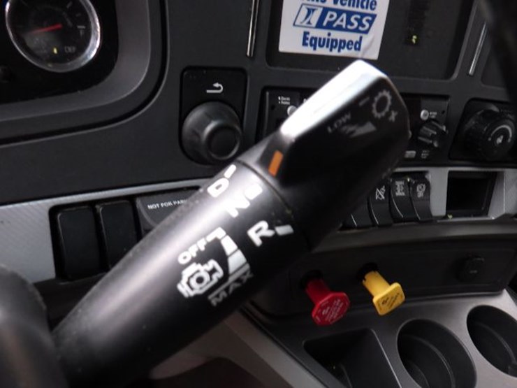 2022-kenworth-t680-image-19