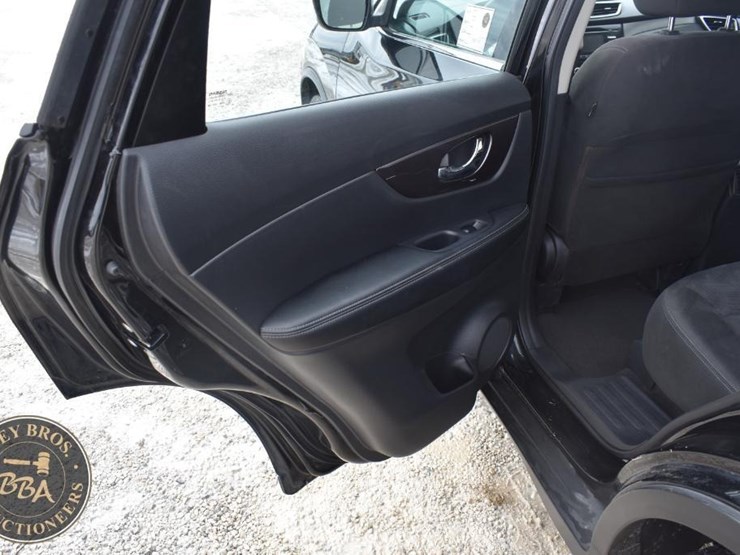 2015-nissan-rogue-image-28