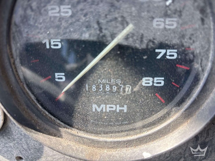 2001-freightliner-mb55-image-12