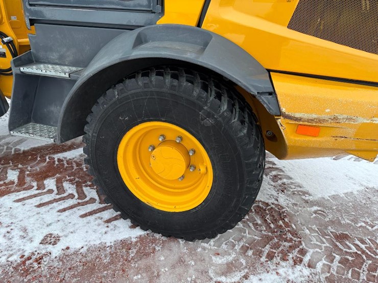 2019-deere-244l-image-7