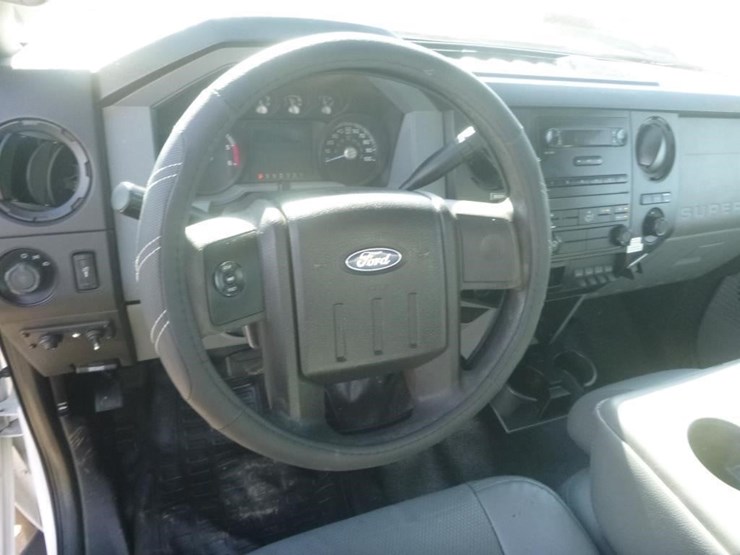 2011-ford-f550-image-21