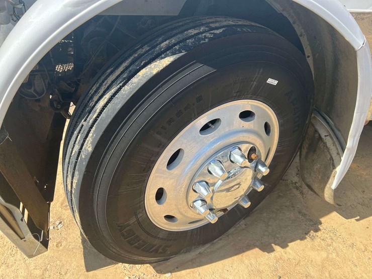 2000-peterbilt-379-image-8