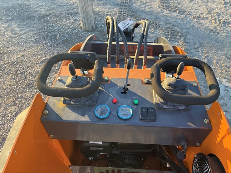 #115380-•-mini-skidsteer-ldr-image-8