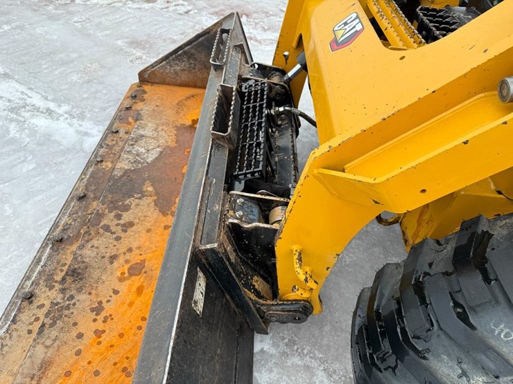 2022-caterpillar-246d3-image-12