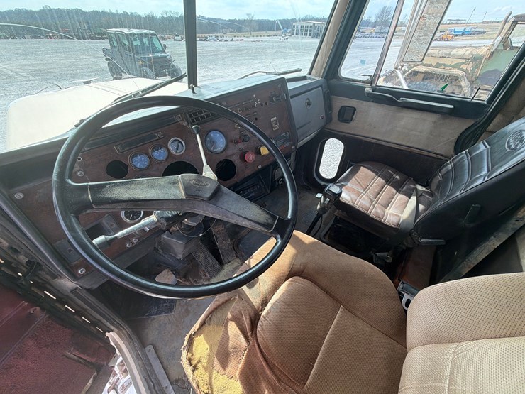 1987-peterbilt-379-image-14