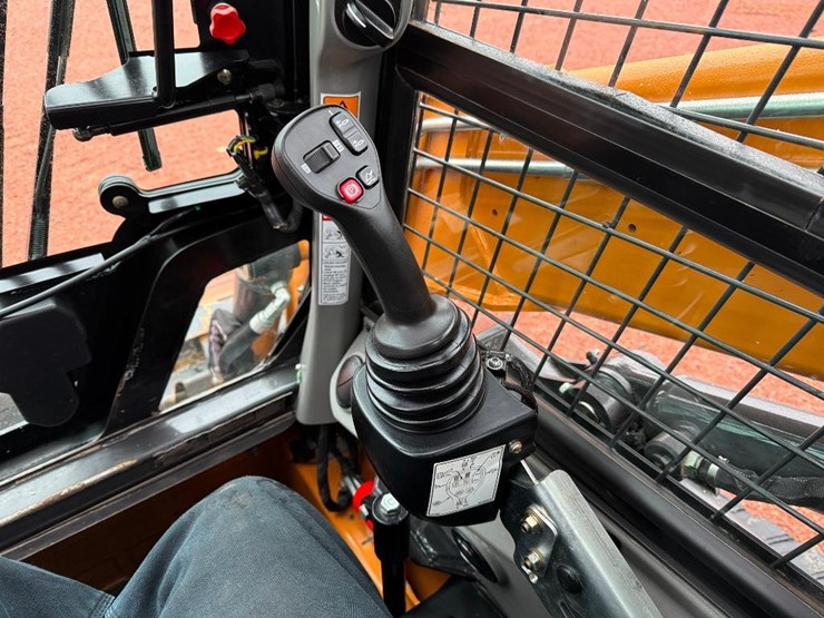 2023-case-tv370b-image-35