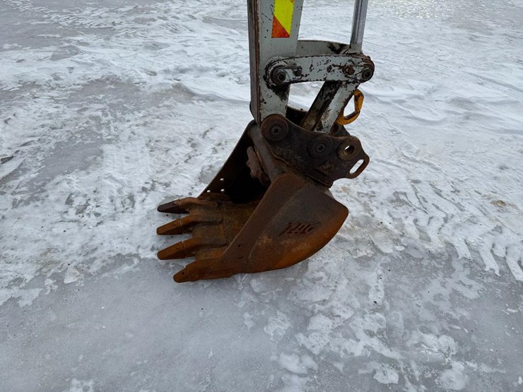 takeuchi-tb240-image-41