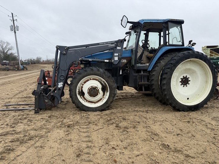 new-holland-tm135-image-3