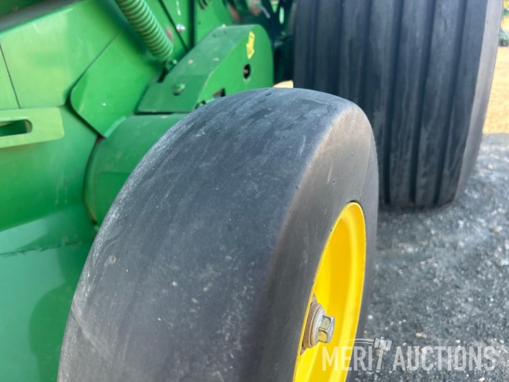 john-deere-561m-image-14