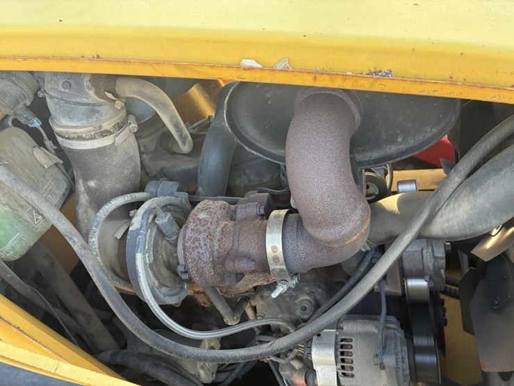 new-holland-b95-image-32