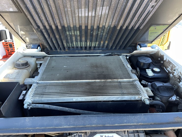 2022-bobcat-t450-image-24