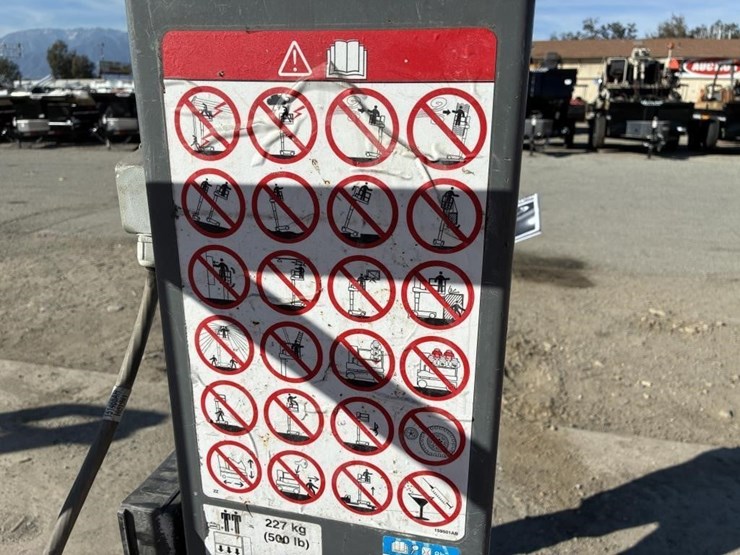 2016-skyjack-sj12-image-6