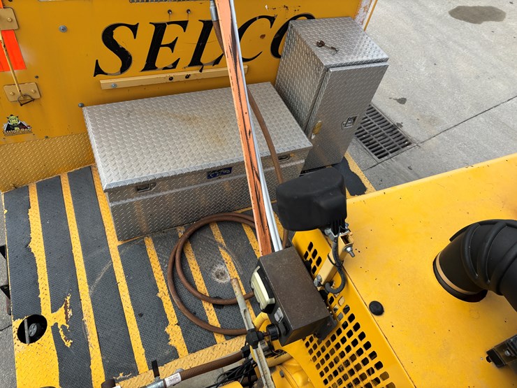 2005-gmc-t7500-image-61