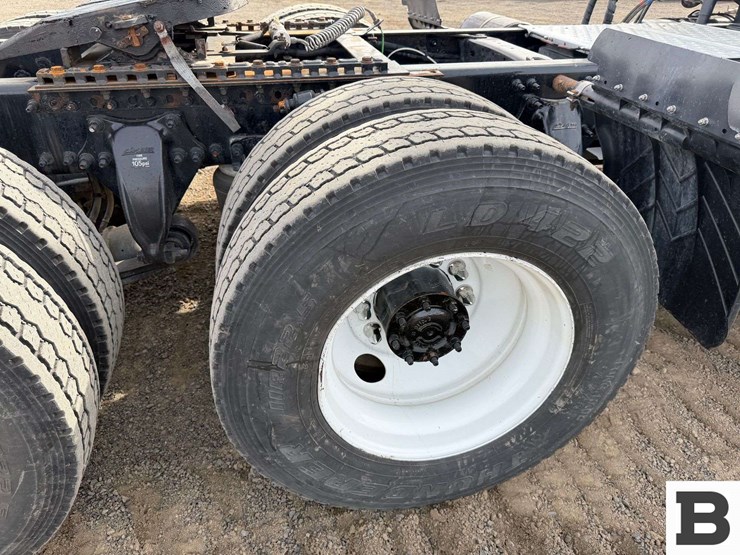 2017-freightliner-cascadia-125-image-30