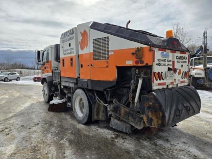 2009-gmc-t7500-image-8