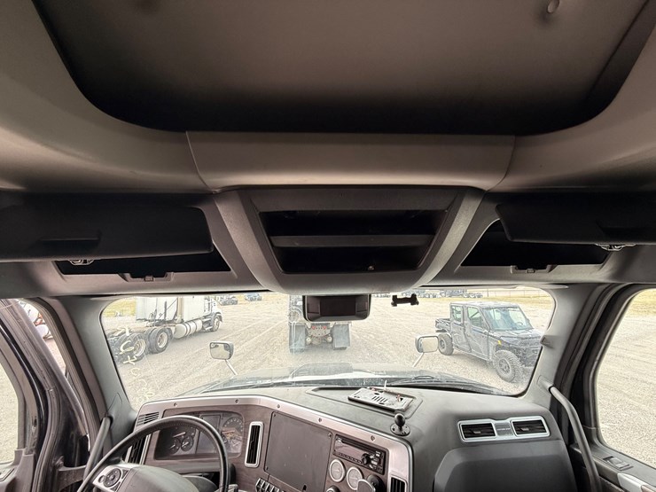 2022-western-star-49x-image-44