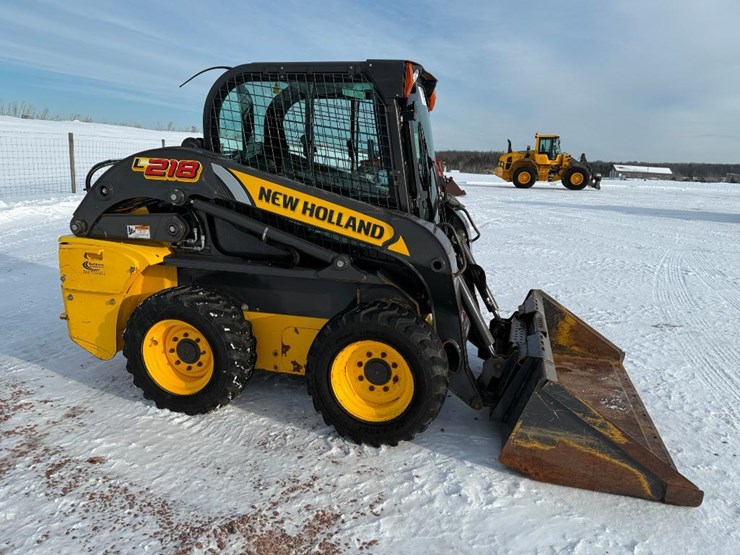 new-holland-l218-image-3
