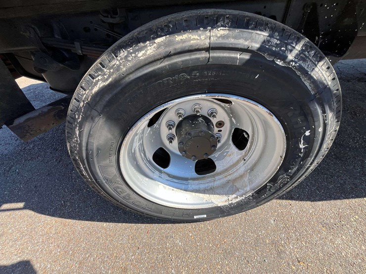 2014-dodge-ram-5500-image-23