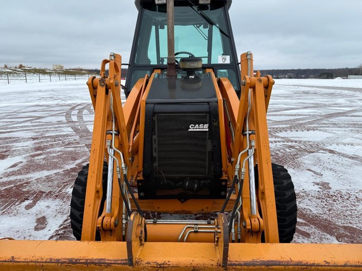 2011-case-570m-xt-image-32