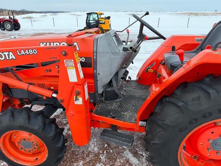 kubota-la480-image-12