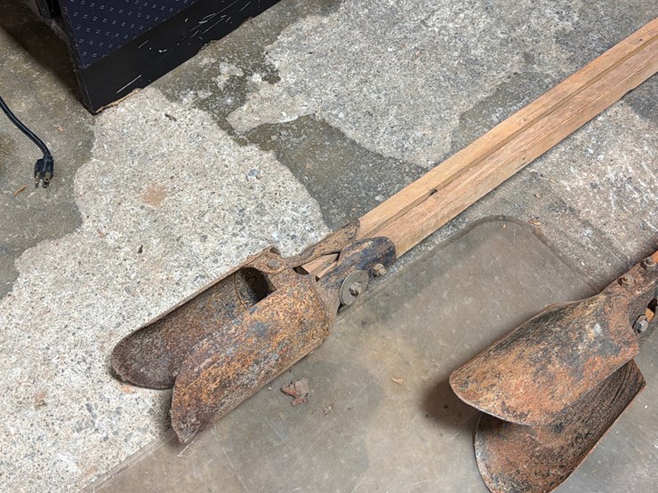 #106-•-two-post-hole-diggers-image-3