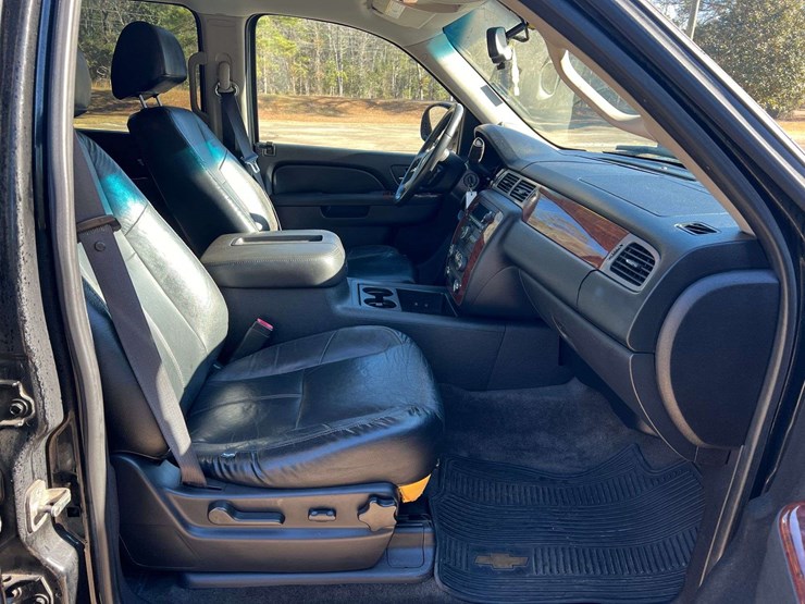 2011-chevrolet-tahoe-image-20