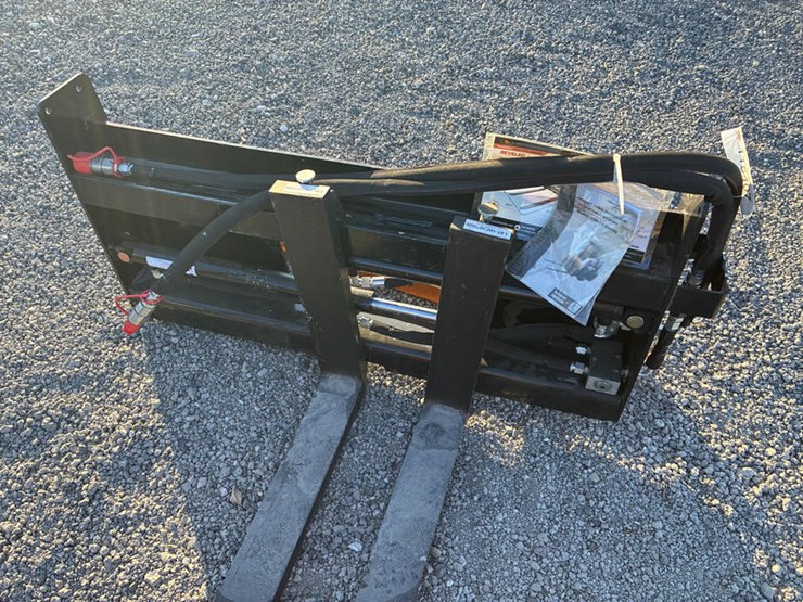 #115407-•-skidsteer-pallet-forks-hyd-adj-image-3