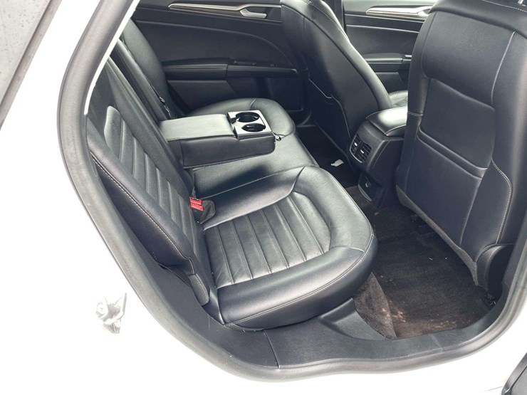 2018-ford-fusion-4-door-sedan-(166,897-miles)-image-16