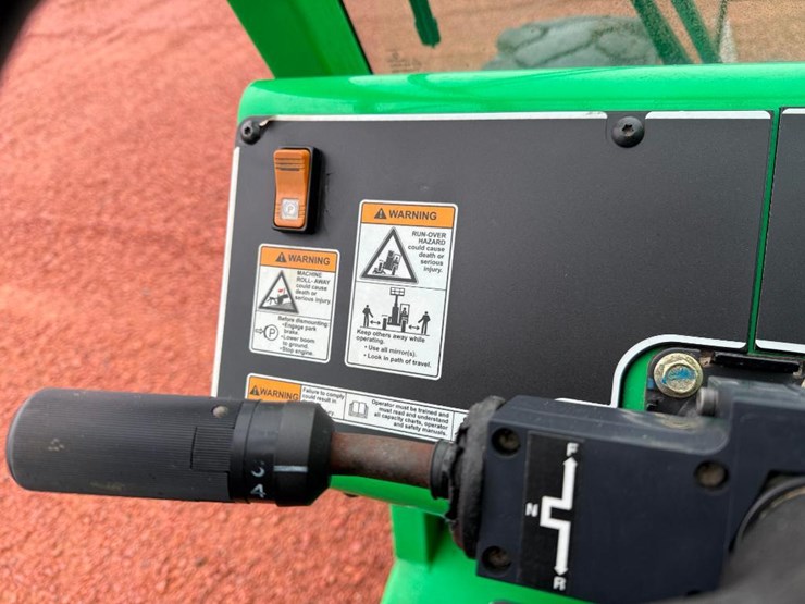 2015-sky-trak-6036-image-47