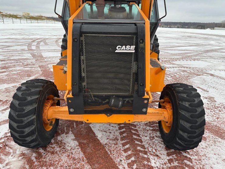 2011-case-570m-xt-image-39