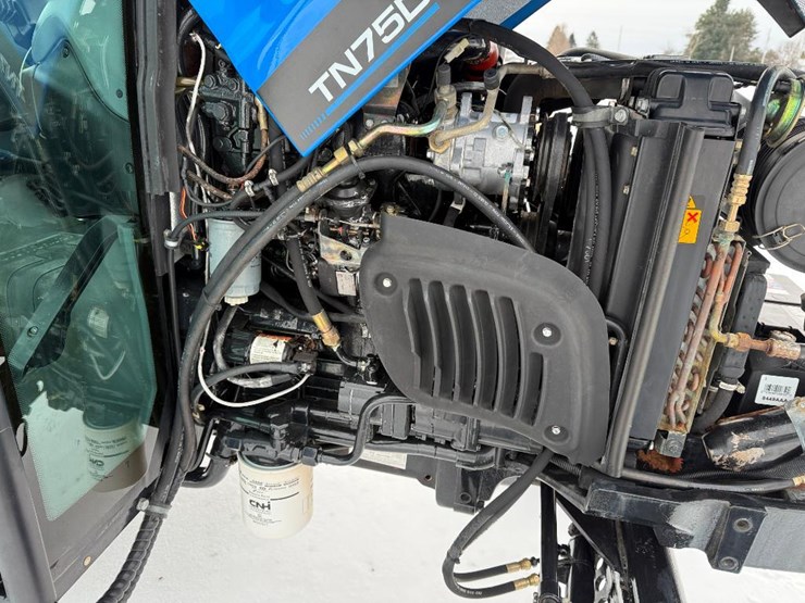 new-holland-tn75d-image-40