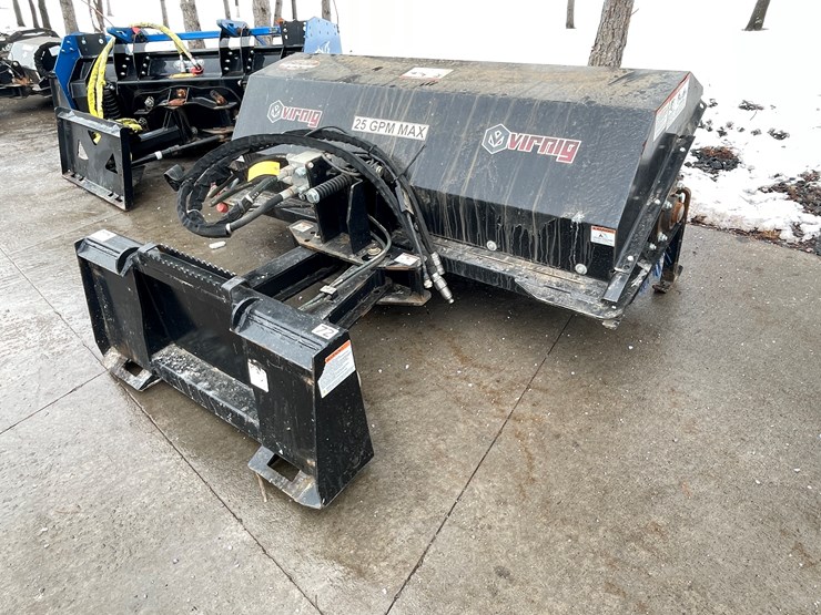 #4909-•-virnig-skid-steer-mount-72"-hydraulic-angle-broom-image-1