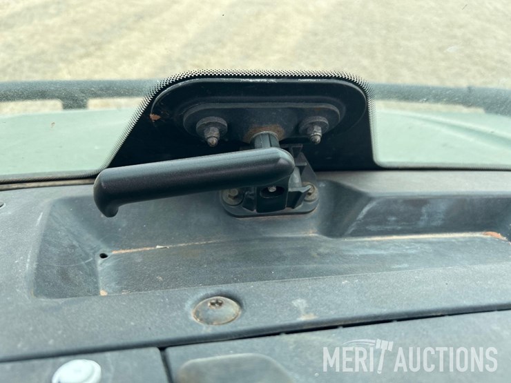 2021-john-deere-gator-image-50