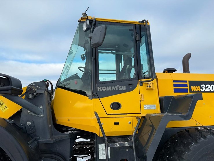 komatsu-wa320-7-image-12