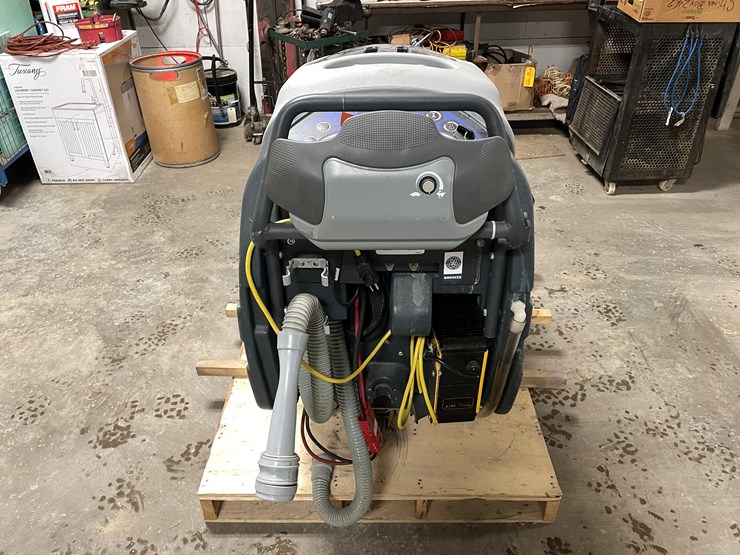 #304-•-advance-aqua-plus-carpet-extractor-image-6