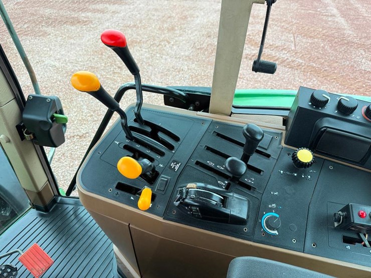 john-deere-6400-image-44