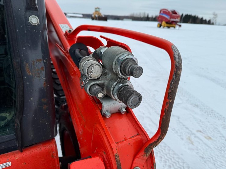 kubota-ssv75-image-14