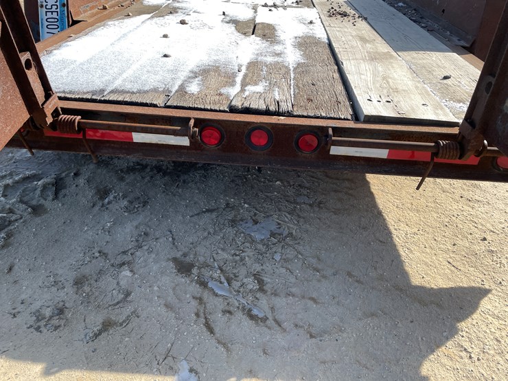 #300-•-2005-towmaster-dual-axle-trailer-(sells-with-no-title)-image-24