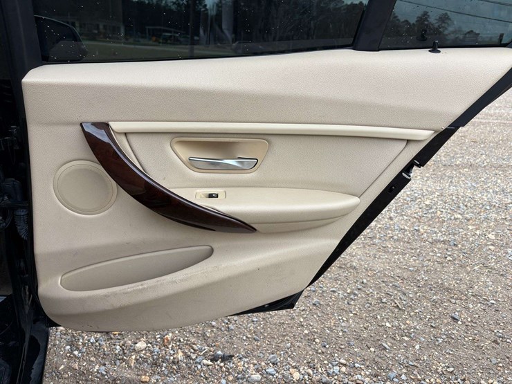 2014-bmw-320i-4-door-sedan-(84,380-miles)-image-18