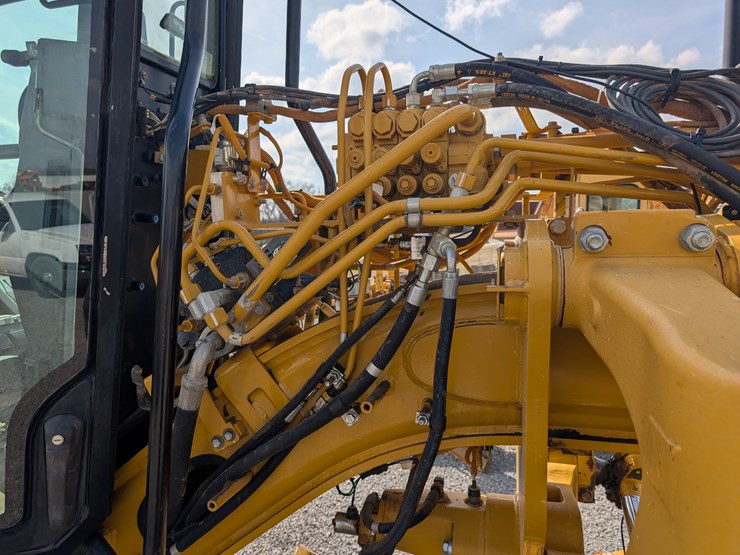 caterpillar-120m-image-14