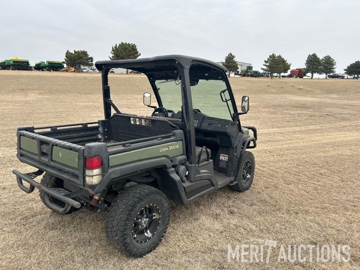 2021-john-deere-gator-image-5