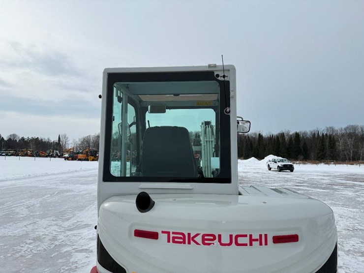 takeuchi-tb240-image-21