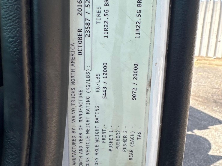 2017-volvo-vnl64-t/a-truck-tractor-image-12