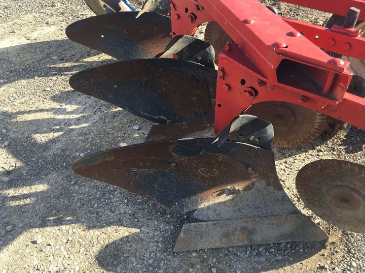 international-311-image-4