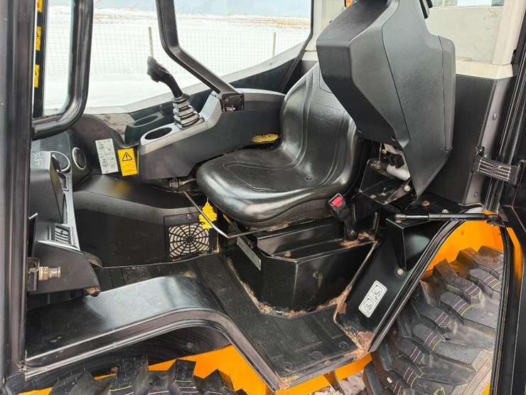 jcb-300-image-27